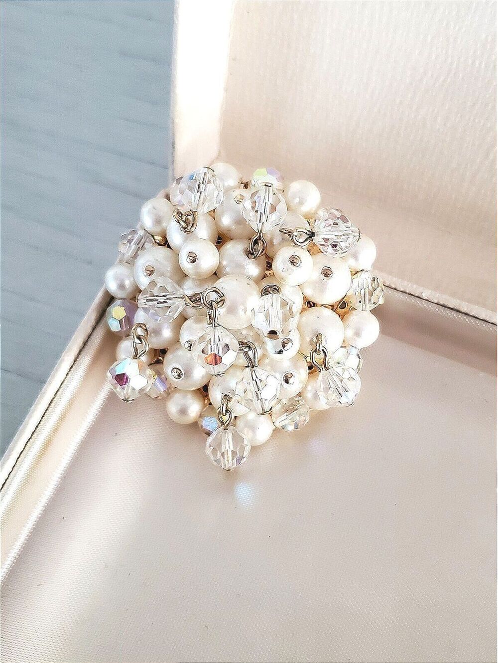 Vintage Signed Kramer Pearl & Aurora Borealis Crystal Cluster Cha-Cha Brooch Pin - Picture 1 of 7